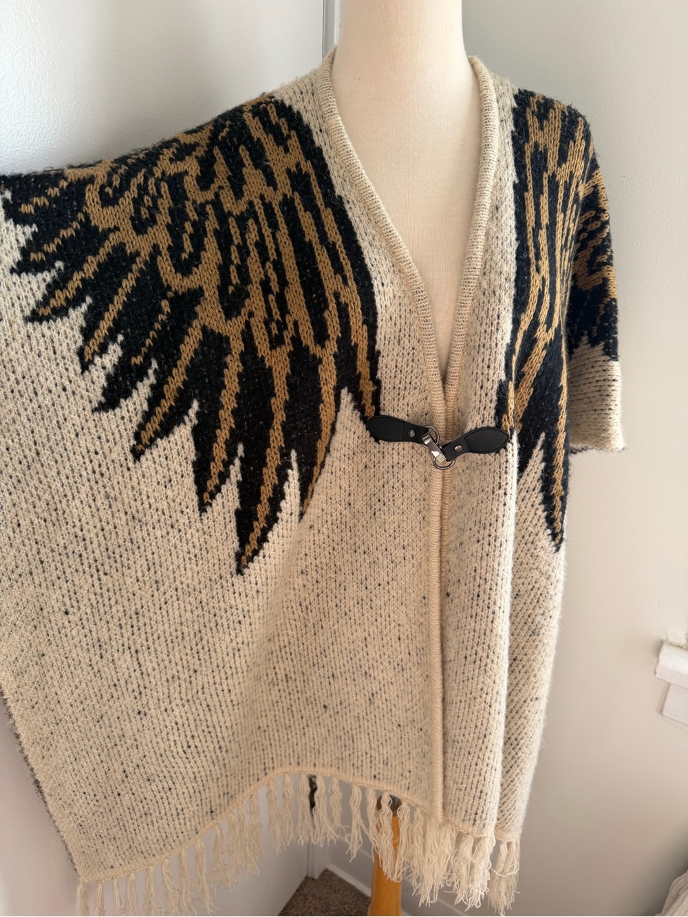 VERTIGO PARIS Knit Boho Poncho/Cape with Front Clasp - Size S/M